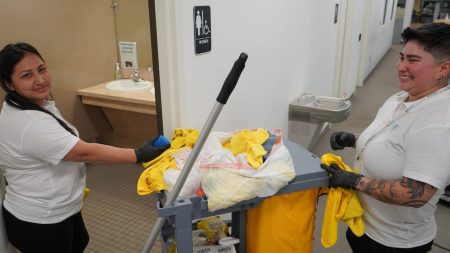 commercial bathroom cleaning